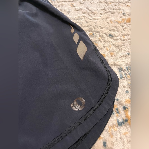 Pearl Izumi P.R.O. Fly Ultra Running Shorts - Men’s Medium - Picture 3 of 9